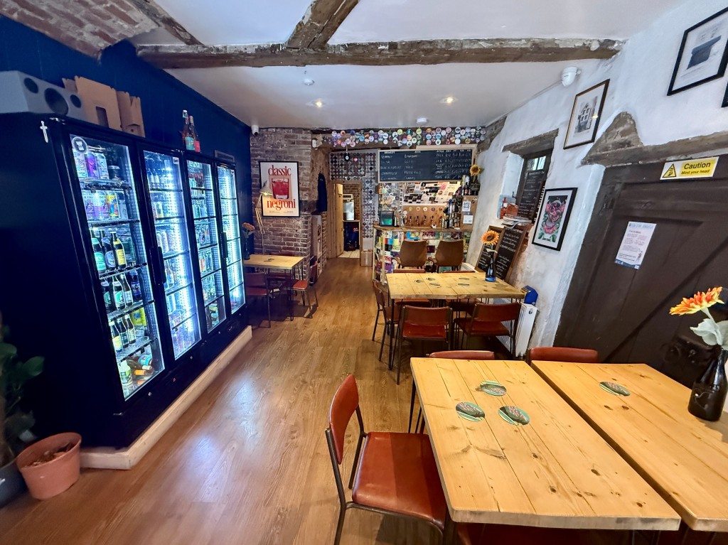 Lot: 57 - COMMERCIAL INVESTMENT IN HISTORIC TOWN CENTRE - Micropub